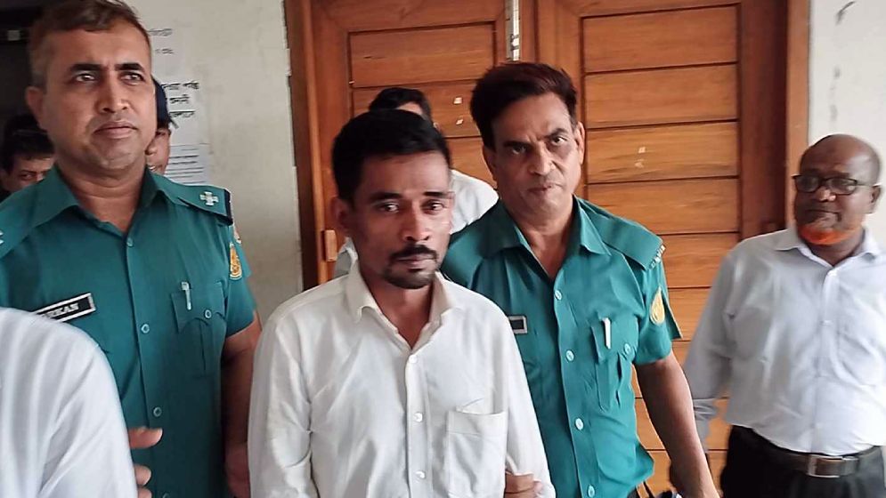 ‘আশ্রমে ৪৫টা বাচ্চা আছে, ডিবিকে বলেন নিয়ে যেতে’