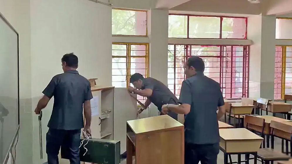 বোমা হামলার হুমকি, শিক্ষার্থীদের পাঠিয়ে দেয়া হল বাড়িতে