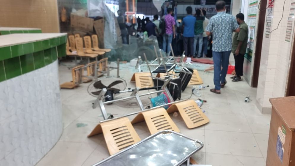 ভুল চিকিৎসায় মাসহ নবজাতকের মৃত্যু, হাসপাতালে ভাঙচুর