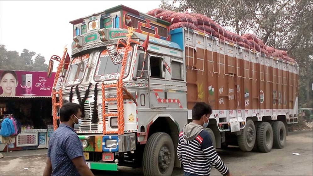 সোনামসজিদ বন্দর দিয়ে ৬দিনে এলো ১২’শ মেট্রিক টন পেঁয়াজ
