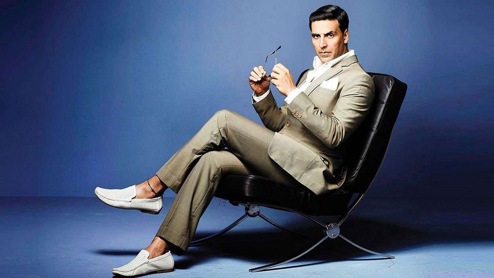 ভারতে প্রথমবার ভোট দিলেন অক্ষয়