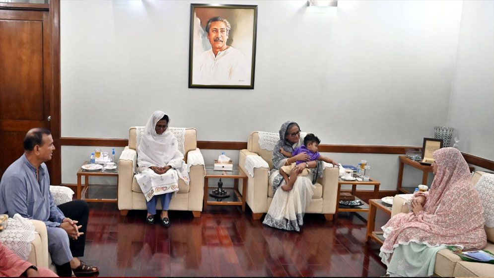 প্রধানমন্ত্রীর সঙ্গে নিহত আসিম জাওয়াদের পরিবারের সাক্ষাৎ