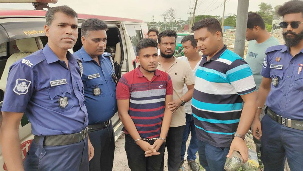 সোনারগাঁওয়ে এম্বুলেন্সসহ ২ কোটি টাকার ইয়াবা জব্দ, গ্রেপ্তার ১