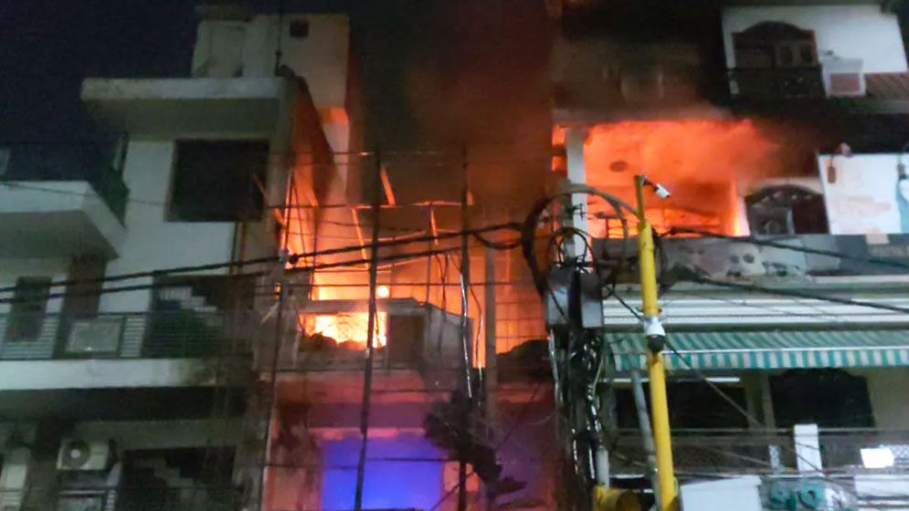 গভীর রাতে শিশু হাসপাতালে আগুন, ৭ নবজাতকের মৃত্যু