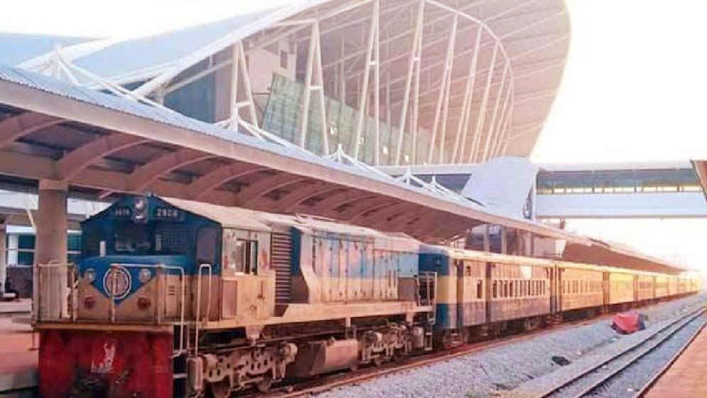 কক্সবাজার-চট্টগ্রাম রুটে বিশেষ ট্রেন বন্ধ, যাত্রীদের ক্ষোভ
