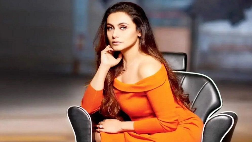 গর্ভে সন্তান জেনেও ধূমপান ছাড়তে পারেননি রানি!