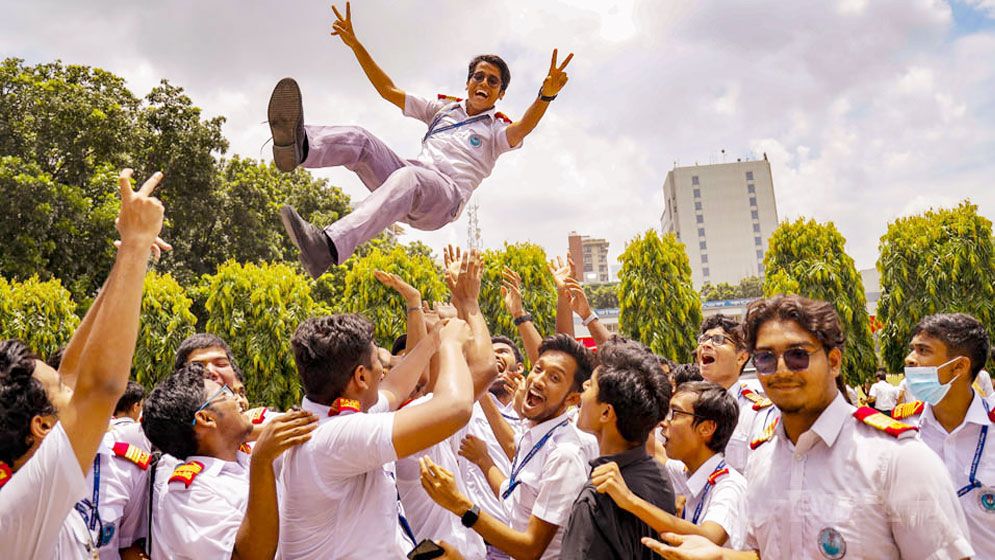 এসএসসিতে পাসের হার ৮৩.০৪ শতাংশ