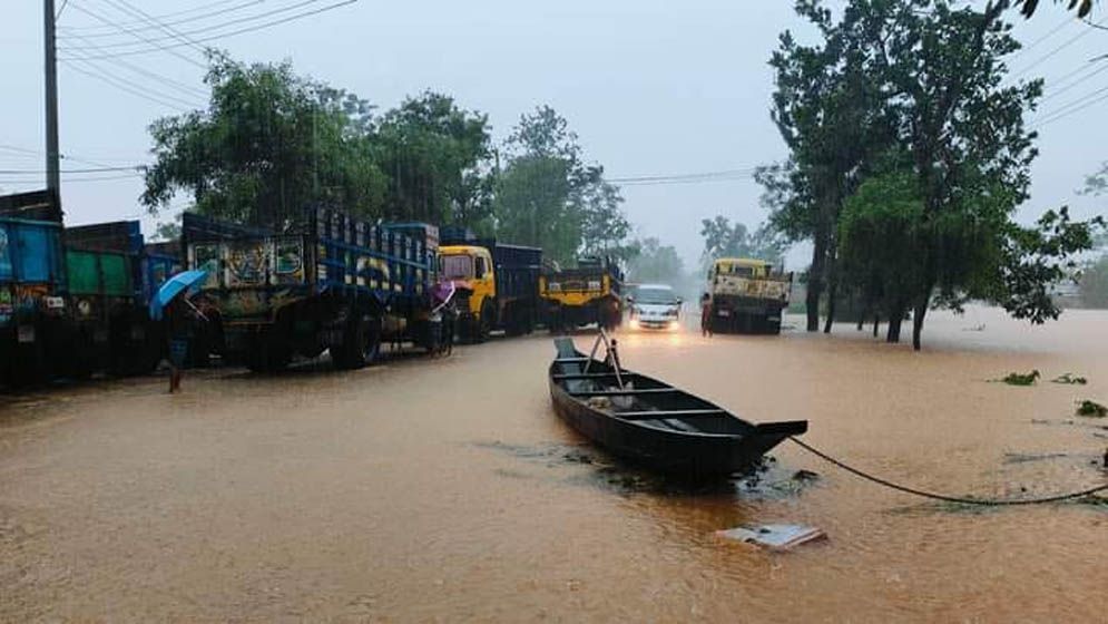 টানা বৃষ্টি আর পাহাড়ি ঢলে সিলেটে ভয়াবহ বন্যা