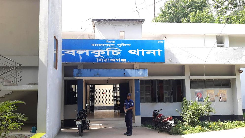 আ. লীগ নেতাকে গুলি, লাগলো কলেজছাত্রের পায়ে
