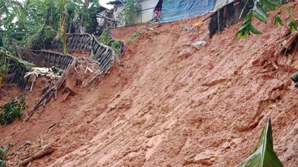 কক্সবাজারে পাহাড় ধসে স্বামী-স্ত্রীর মৃত্যু