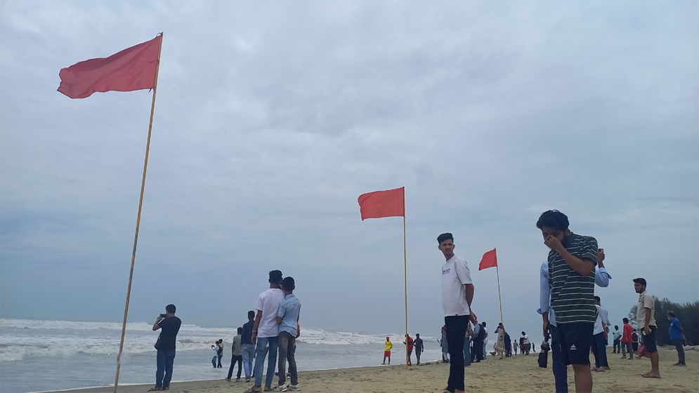 ঈদে কাঙ্ক্ষিত পর্যটক নেই কক্সবাজারে
