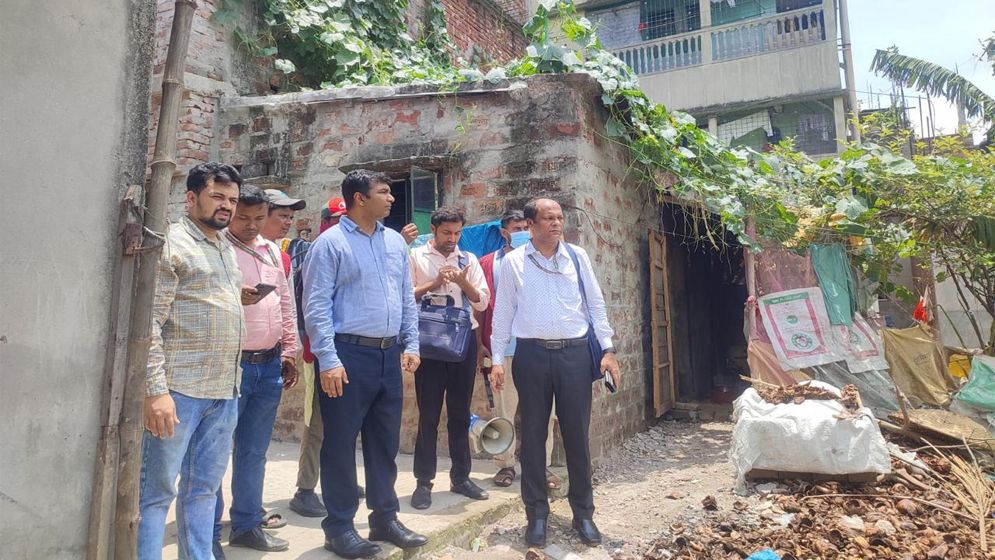 এডিসের লার্ভা পাওয়ায় ১০ স্থাপনাকে দক্ষিণ সিটির ৭০ হাজার টাকা জরিমানা