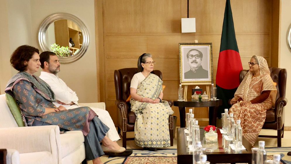 গান্ধী পরিবারের সঙ্গে প্রধানমন্ত্রী শেখ হাসিনার সাক্ষাৎ
