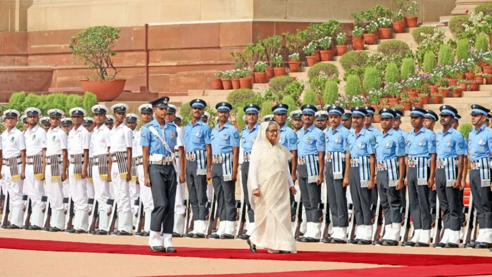 ভারতের রাষ্ট্রপতি ভবনে শেখ হাসিনাকে গার্ড অব অনার