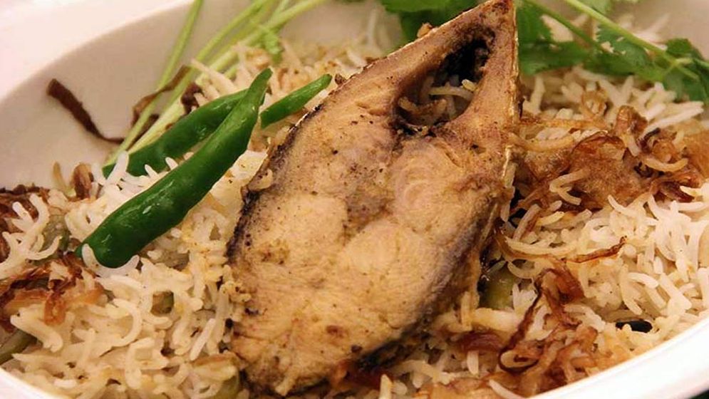 বর্ষার দুপুরে বাড়িতেই হবে ইলিশ পোলাও