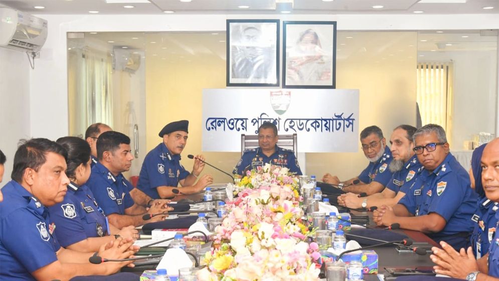 ট্রেনে পাথর নিক্ষেপ রোধে জনসচেতনতা বাড়াতে হবে : আইজিপি