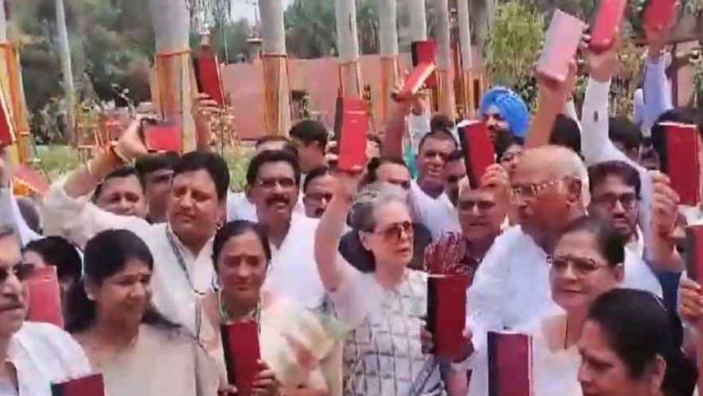 শপথের পরই বিরোধী জোটের তোপের মুখে মোদি সরকার