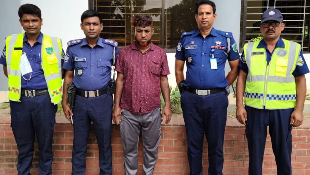 মানিকগঞ্জে সড়ক দুর্ঘটনায় নিহত ২, চালক আটক