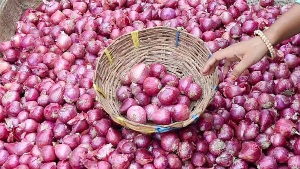 শতক ছুঁয়েছে পেঁয়াজের দাম