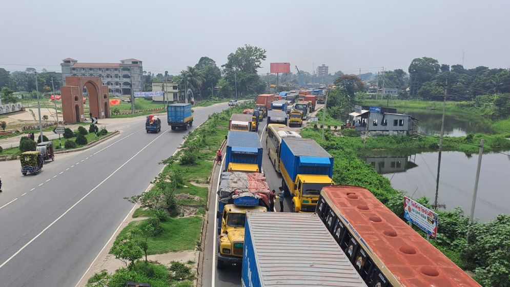 ঢাকা-চট্টগ্রাম মহাসড়কে যানবাহনের ধীরগতি