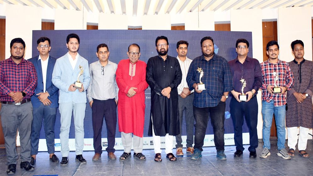 মাল্টিমিডিয়া সাংবাদিকদের ভিউ নির্ভরতা পরিহার করতে হবে