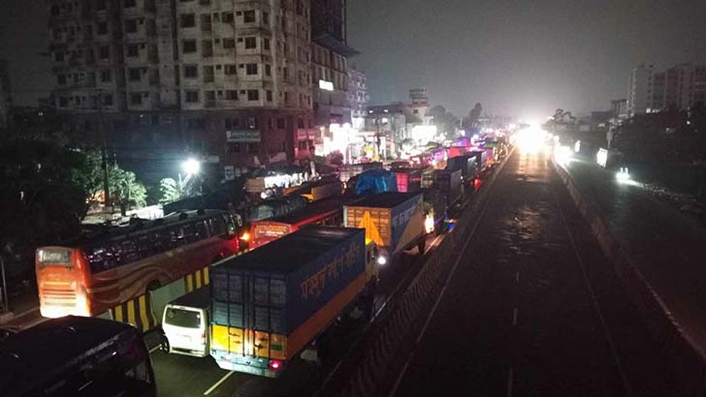 ঢাকা-চট্টগ্রাম মহাসড়কে ২১ কিমি জুড়ে যানজট