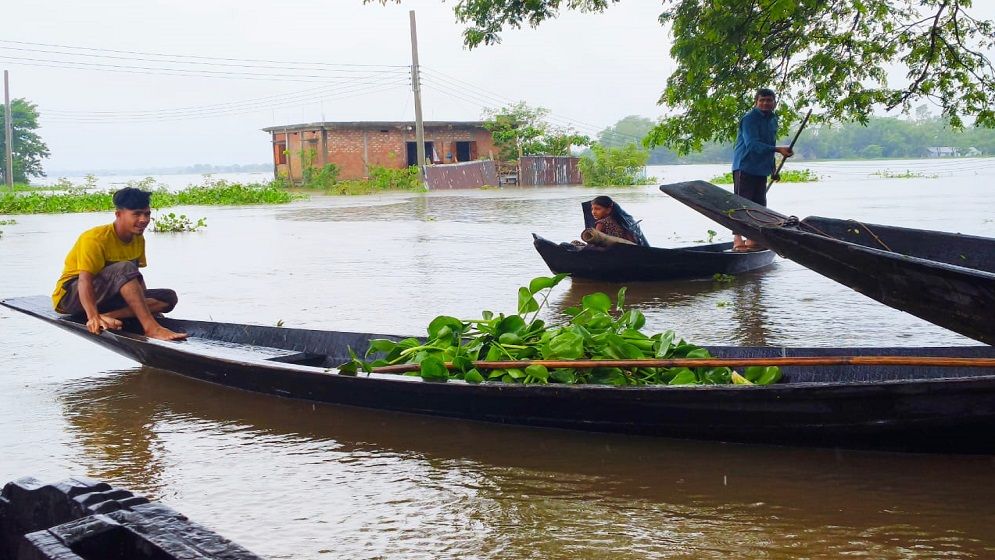 জুড়ীতে ভয়াবহ বন্যা; পানিতে ভাসছে গ্রামের পর গ্রাম