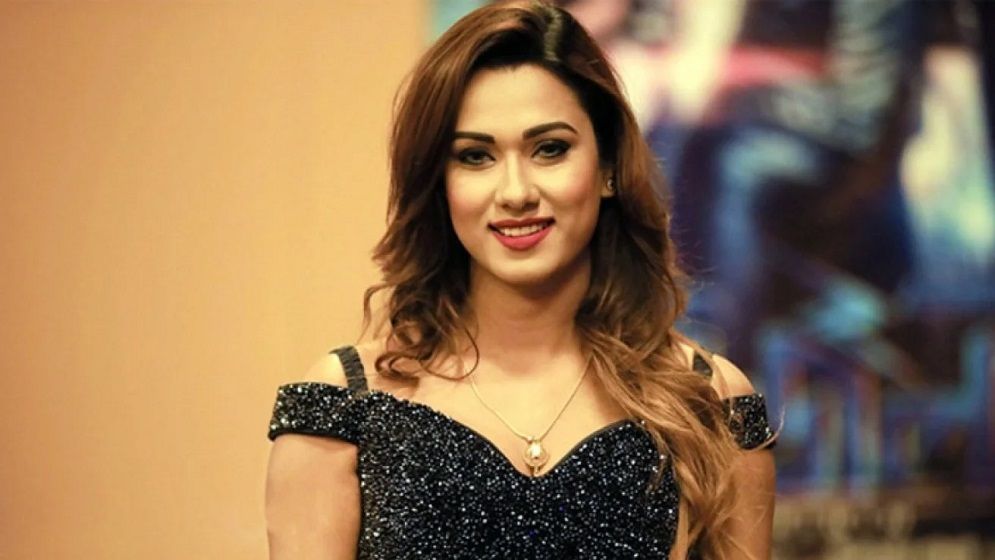 চিত্রনায়িকা ববির নামে চুরি ও হত্যা চেষ্টার মামলা