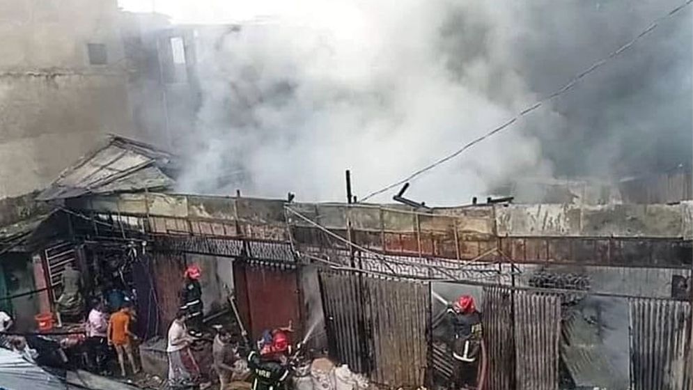ফটিকছড়িতে আগুনে ভস্মীভূত তিনটি দোকান