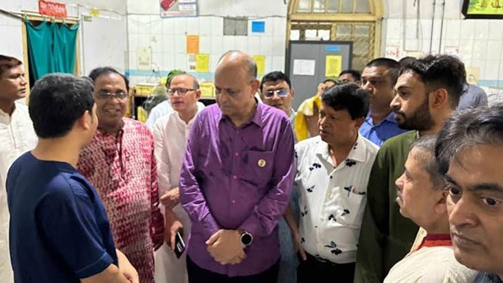 আকস্মিক হাসপাতাল পরিদর্শনে স্বাস্থ্যমন্ত্রী