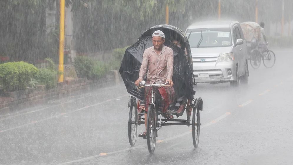টানা ৪ দিন সারাদেশে ভারী বর্ষণের আভাস, ভূমিধসের শঙ্কা