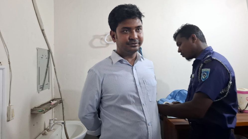ভুয়া ডাক্তার আটক!