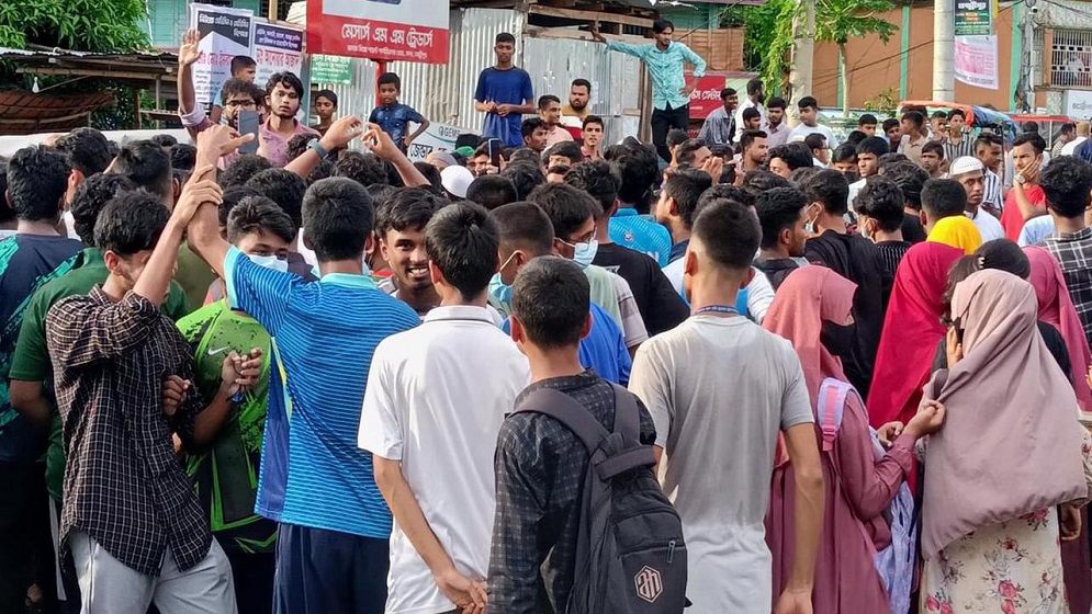 লক্ষ্মীপুরে শিক্ষার্থীদের বিক্ষোভ সমাবেশ