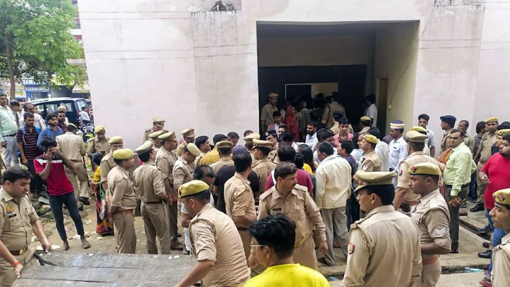 মর্গের লাশের সারি দেখে হার্ট অ্যাটাকে পুলিশের মৃত্যু