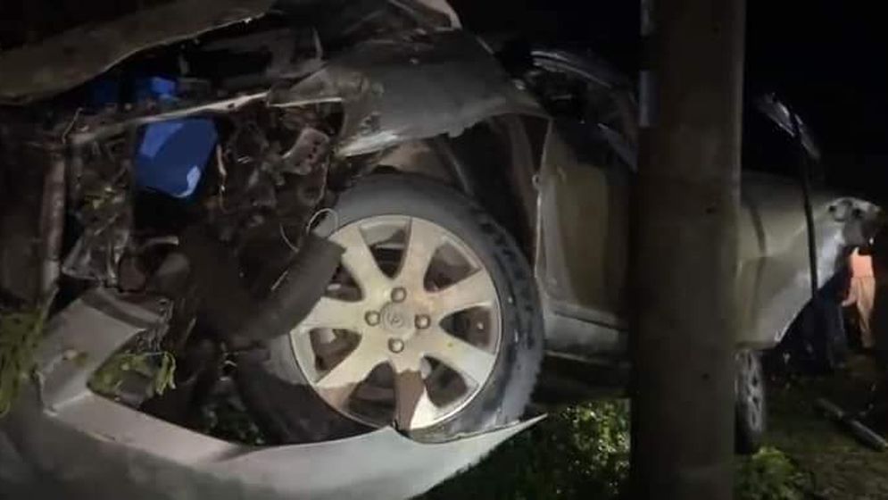 নিয়ন্ত্রণ হারিয়ে প্রাইভেট কারে পাঁচ বন্ধু নিহত