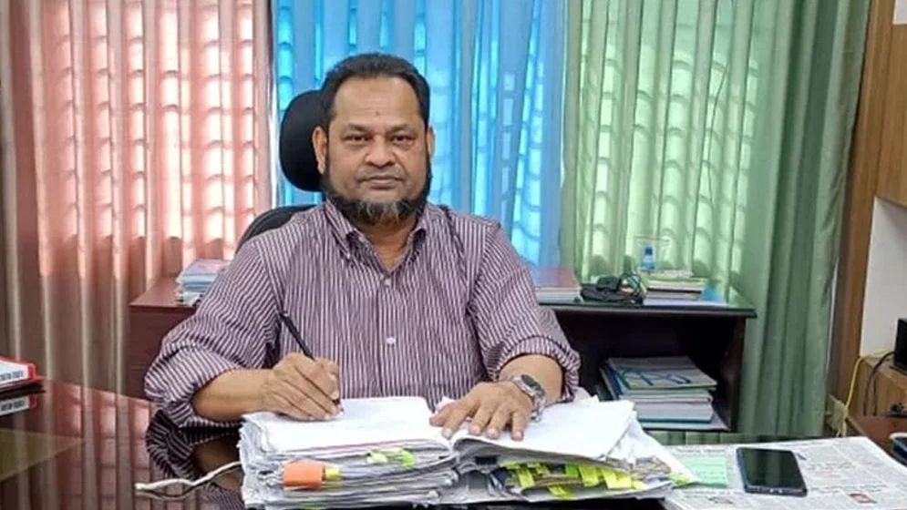 সিলেটের কাস্টমস কমিশনার এনামুলের দেশত্যাগে নিষেধাজ্ঞা