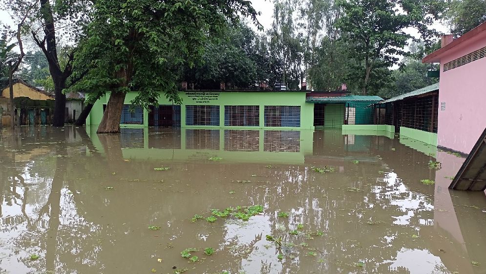 গাইবান্ধায় বন্যা, পানিবন্দি ১ লাখ মানুষ