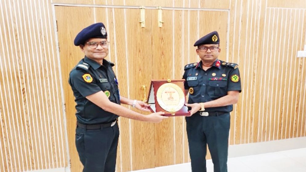 শুদ্ধাচার পুরস্কার পেলেন পটুয়াখালীর জেল সুপার