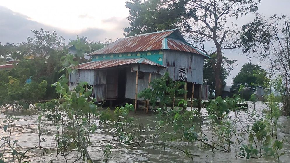 বন্যা আতঙ্কে মধ্যনগরবাসী