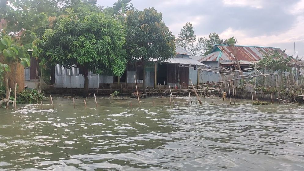নদীর পানি কমলেও হাওরপাড়ের ভোগান্তি কমেনি