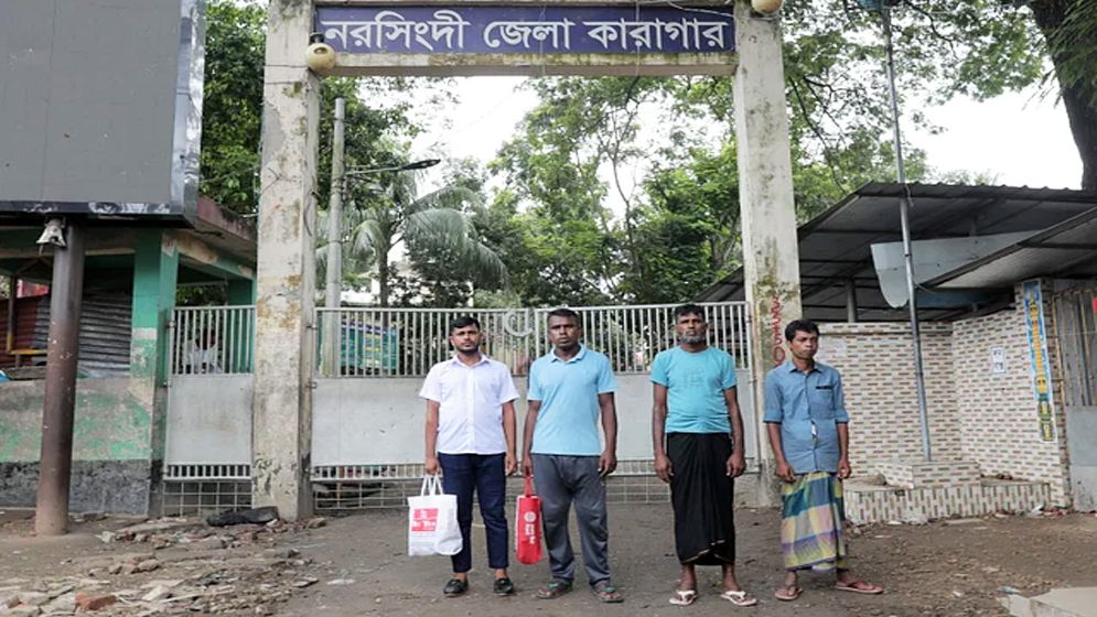 যেভাবে পালালেন নরসিংদী কারাগারের ৮২৬ বন্দী