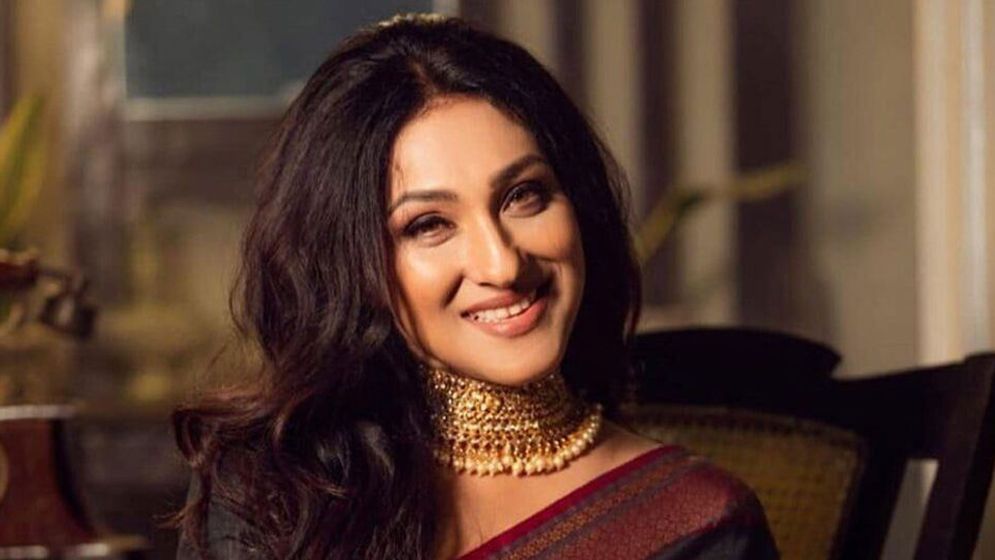 দুর্নীতি কাণ্ডে ৭০ লাখ টাকা ফেরত দিচ্ছেন ঋতুপর্ণা