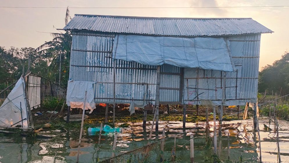 'বন্যায় আমার সব শেষ'