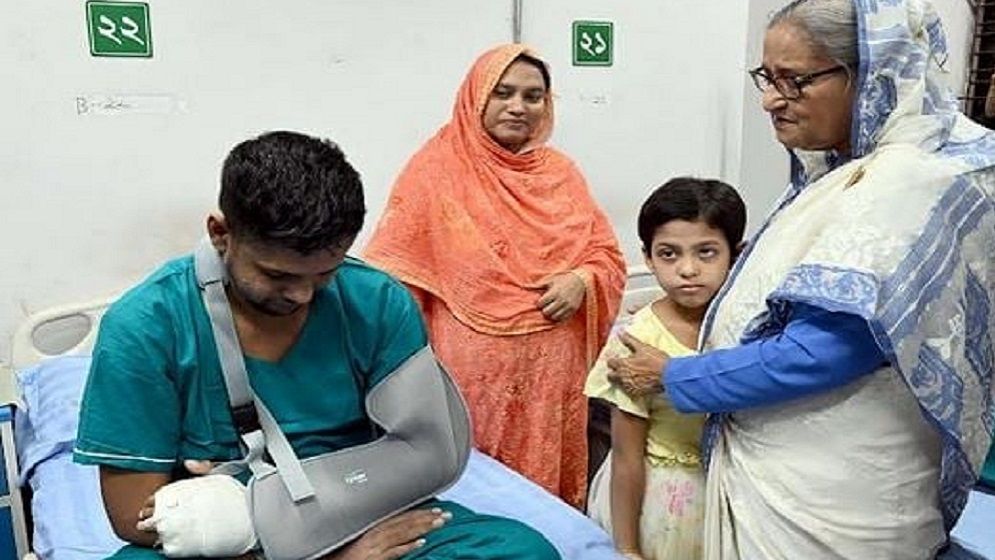 পুলিশের ওপর নির্যাতনের নির্মমতা শুনে আবেগপ্রবণ হয়ে পড়লেন প্রধানমন্ত্রী