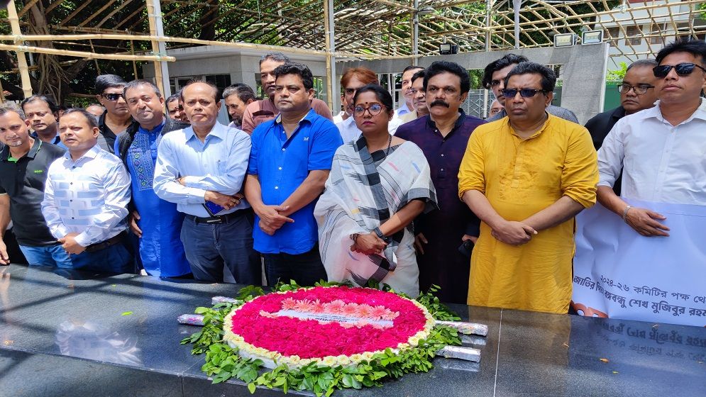 বঙ্গবন্ধুর প্রতিকৃতিতে টেলিপ্যাব’র নবনির্বাচিত কমিটির শ্রদ্ধা