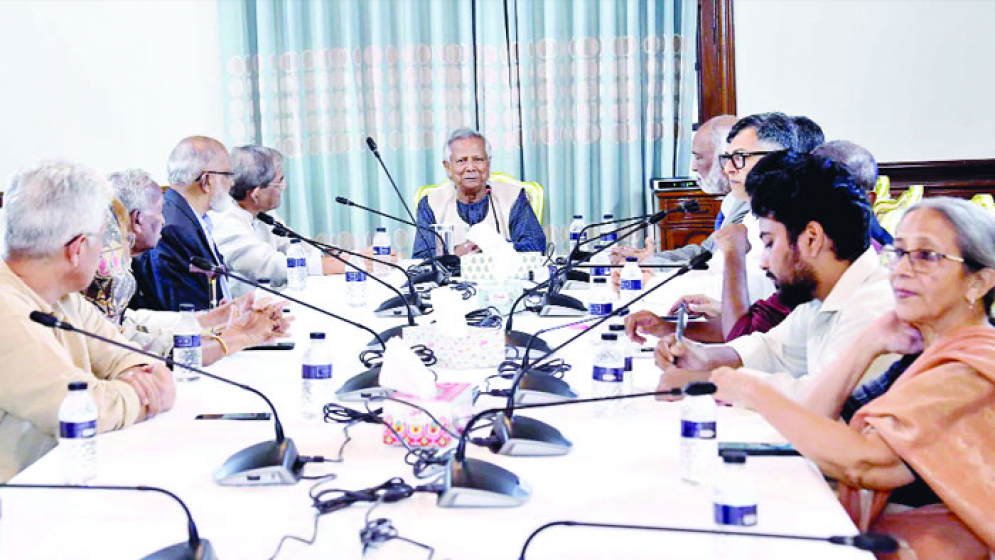 প্রশাসনে গতি আনার তাগিদ