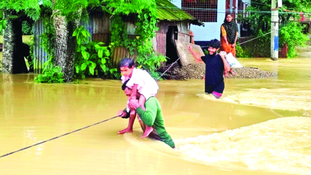 স্মরণকালের ভয়াবহ বন্যার কবলে দেশের ১০টি জেলা