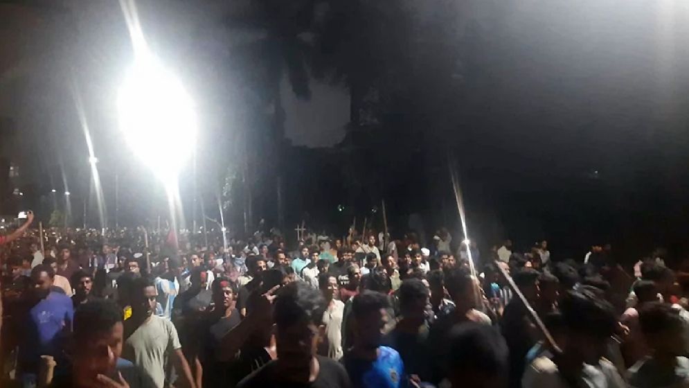 সচিবালয়ে আনসার-শিক্ষার্থীদের সংঘর্ষ, সেনা সদস্যসহ আহত ৩০