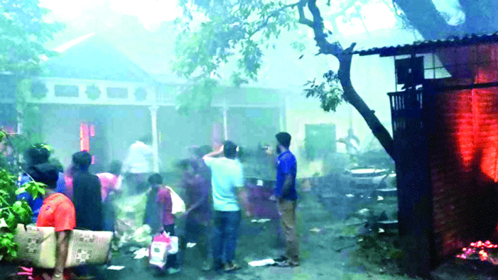 দুর্বৃত্তদের আগুনে ছাই রাহুল আনন্দের বাড়ি