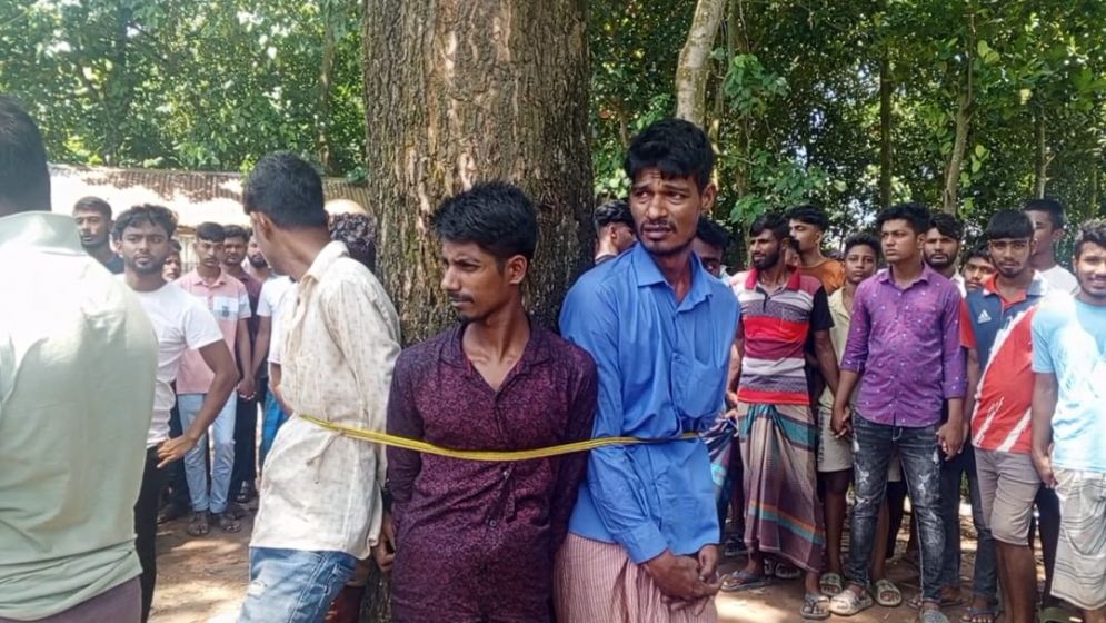তিতাসে ত্রাণ দেয়ার নামে মানসিক প্রতিবন্ধী নারীকে গণধর্ষণ, আটক ৬